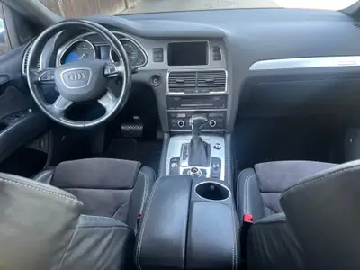 Audi Q7 3.0 TDI Quattro — SUV premium 7 places, moteur diesel puissant et fiable — intérieur