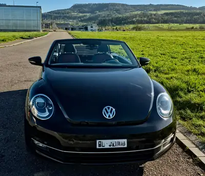 VW Beetle Cabrio 1.4 TSI — Décapotable rétro, moteur dynamique, jantes JR21 premium — vista posteriore