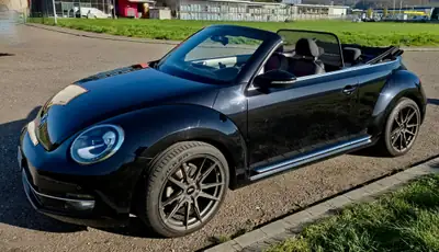 VW Beetle Cabrio 1.4 TSI — Décapotable rétro, moteur dynamique, jantes JR21 premium — Miniatura 9