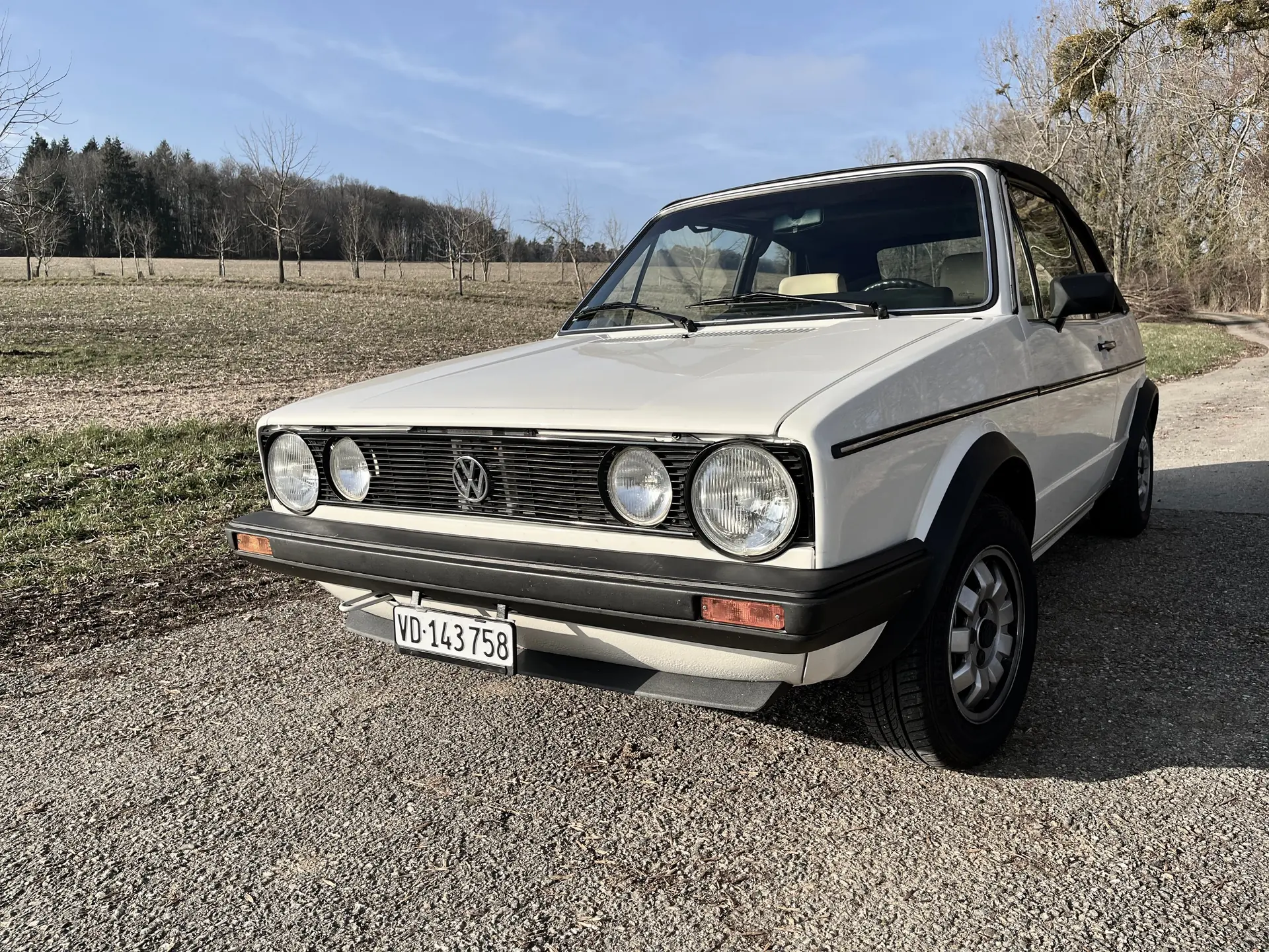 VW Golf Cabriolet 1800 GL — Roadster vintage restauré, expertise vétéran 2024 — vue extérieure