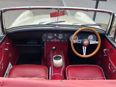 MG Midget Mark 2 1966 — Cabriolet vintage authentique, 74'900 km, sans sinistre — Innenraum