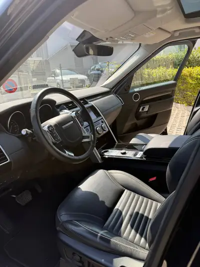 Land Rover Discovery 2.0 SD4 HSE — SUV robuste, diesel efficace, 36 500 km seulement — arrière
