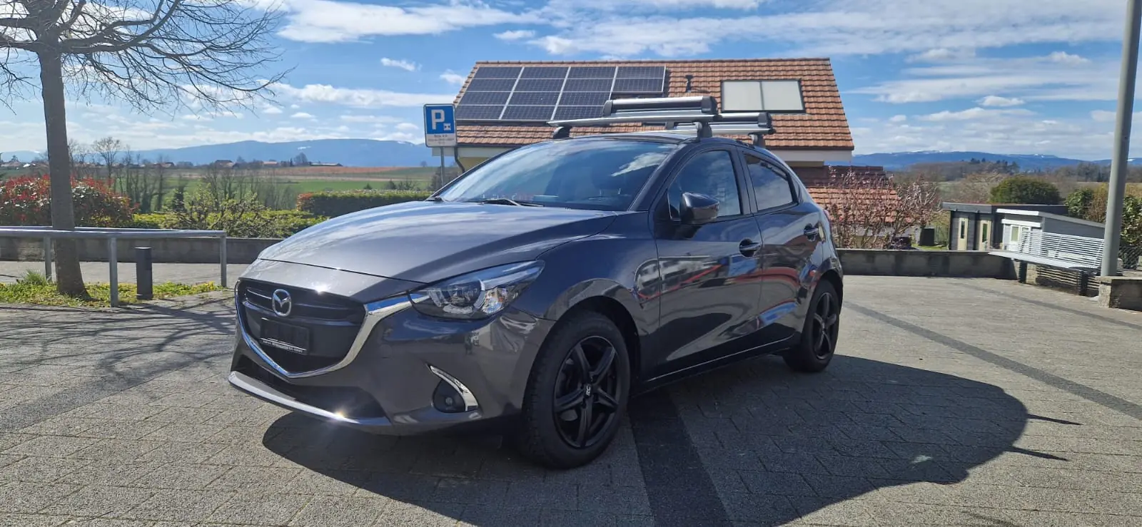 Mazda 2 SKYACTIV-G 115 Revolution — Citadine fiable, faible kilométrage, sans sinistre — vista esterna