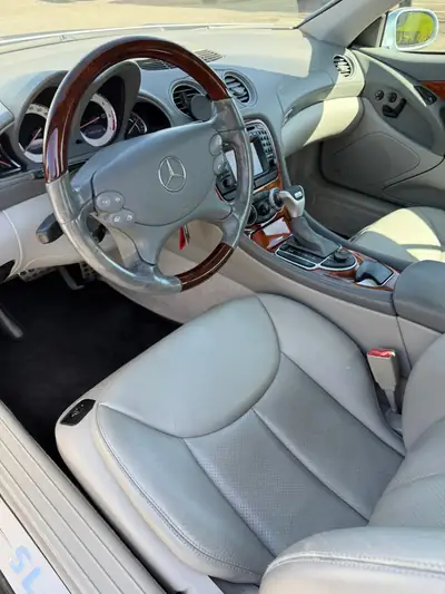 Mercedes-Benz SL 500 BRABUS — Cabriolet de prestige, motorisation 306 ch, kilométrage quasi neuf — intérieur