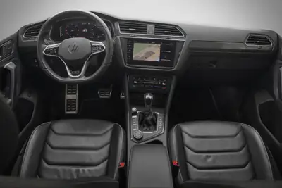 VW Tiguan 2.0 TDI R-Line 4Motion — SUV robuste, 4x4 intelligent et consommation maîtrisée — Miniature 11