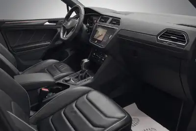 VW Tiguan 2.0 TDI R-Line 4Motion — SUV robuste, 4x4 intelligent et consommation maîtrisée — Miniature 13