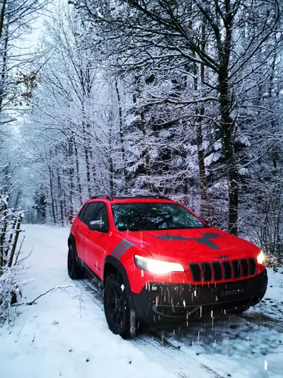 Jeep Cherokee 2.0 Trailhawk AWD — SUV compact 4x4 robuste, 97'500 km seulement — Seitenansicht
