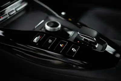 Mercedes-AMG GT Night Edition — Coupé sportif 530 ch, garantie Junge Sterne incluse — Miniatur 18