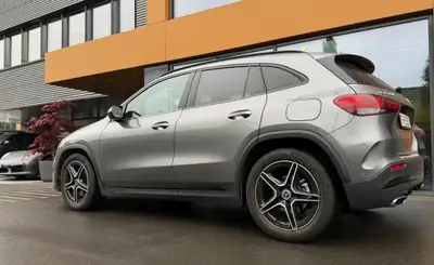 Mercedes-Benz GLA 200 AMG Line 4Matic — SUV compact 4×4, garantie usine 10 ans incluse — side view