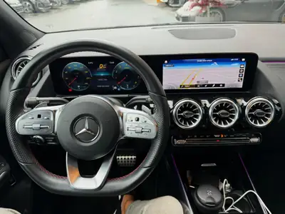 Mercedes-Benz GLA 200 AMG Line 4Matic — SUV compact 4×4, garantie usine 10 ans incluse — dashboard