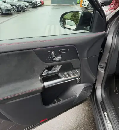 Mercedes-Benz GLA 200 AMG Line 4Matic — SUV compact 4×4, garantie usine 10 ans incluse — Thumbnail 8