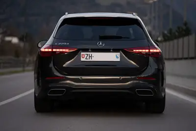 Mercedes-Benz C 220 d T AMG Line — Break diesel hybride, entretien MB récent — interni