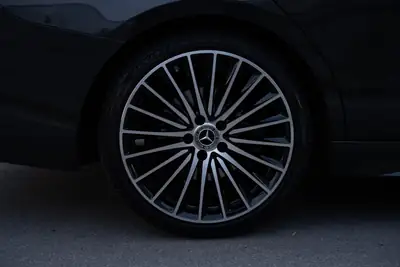 Mercedes-Benz C 220 d T AMG Line — Break diesel hybride, entretien MB récent — Miniatura 17