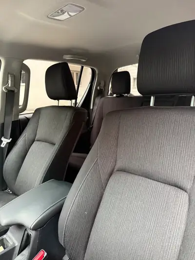 Toyota HiLux 2.4D Comfort Double Cab 4x4 — Utilitaire robuste, faible kilométrage — détail