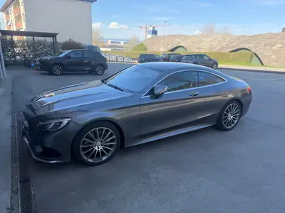 Mercedes-Benz S 400 Coupé 4Matic — Élégance sportive et puissance maîtrisée — fianco