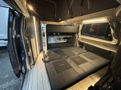 Ford Transit Custom Plus 340 L2H1 — Utilitaire diesel robuste, 10'000 km seulement — interior