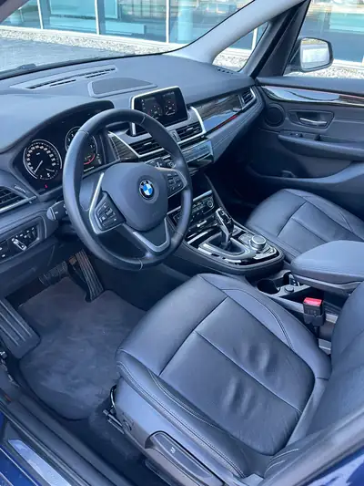 BMW 218 Gran Tourer — Monospace compact polyvalent, faible kilométrage — Innenraum