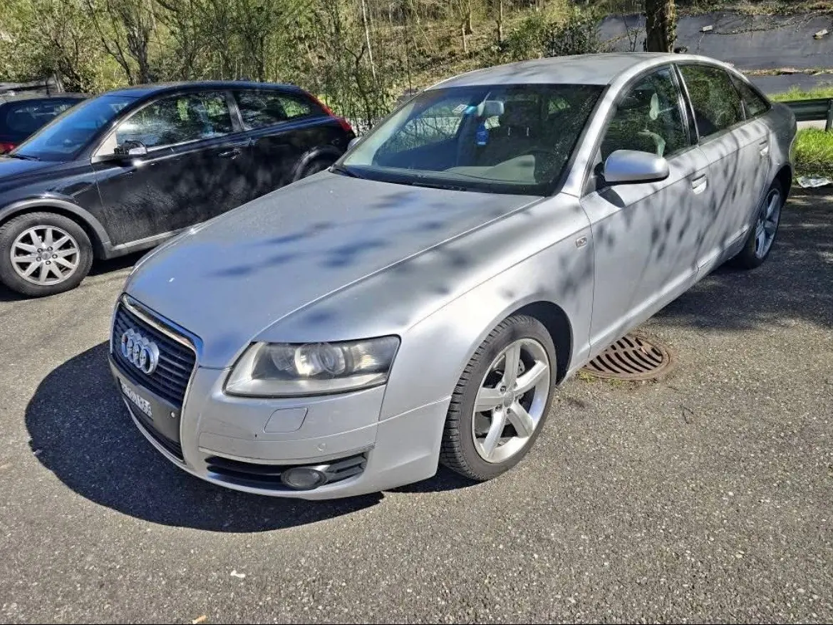Audi A6 Limousine 2.4 V6 — Berline premium 2004, motorisation puissante et fiable — vista esterna