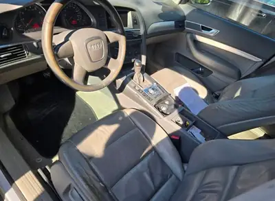 Audi A6 Limousine 2.4 V6 — Berline premium 2004, motorisation puissante et fiable — interni