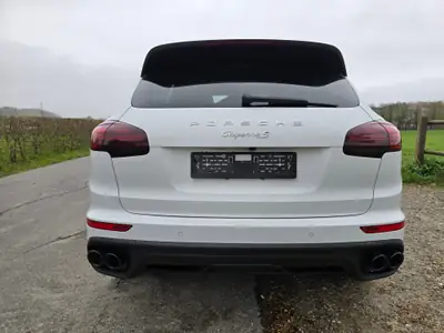 Porsche Cayenne S — SUV haute performance, 420 ch et entretien Porsche certifié — Seitenansicht