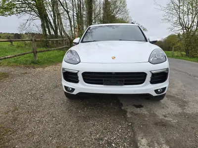 Porsche Cayenne S — SUV haute performance, 420 ch et entretien Porsche certifié — Heckansicht