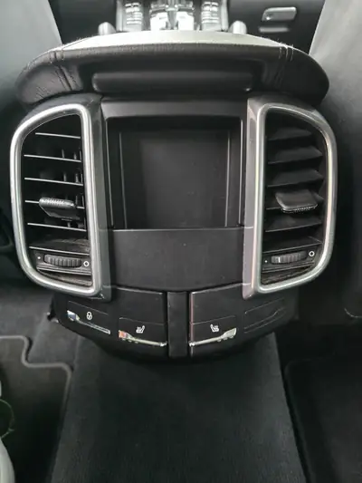 Porsche Cayenne S — SUV haute performance, 420 ch et entretien Porsche certifié — Detail