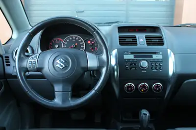 Suzuki SX4 1.6 GL Top — SUV compact automatique, sans accident, services à jour — Miniature 10