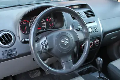 Suzuki SX4 1.6 GL Top — SUV compact automatique, sans accident, services à jour — Miniature 11