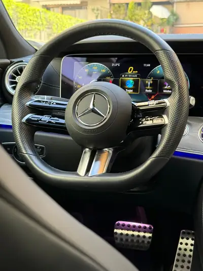 Mercedes-Benz CLS 450 4Matic AMG Line — Berline coupé hybride, 34000 km seulement — Miniature 11