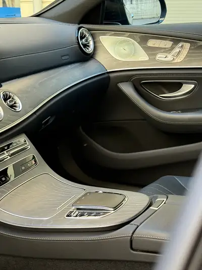 Mercedes-Benz CLS 450 4Matic AMG Line — Berline coupé hybride, 34000 km seulement — Miniature 13