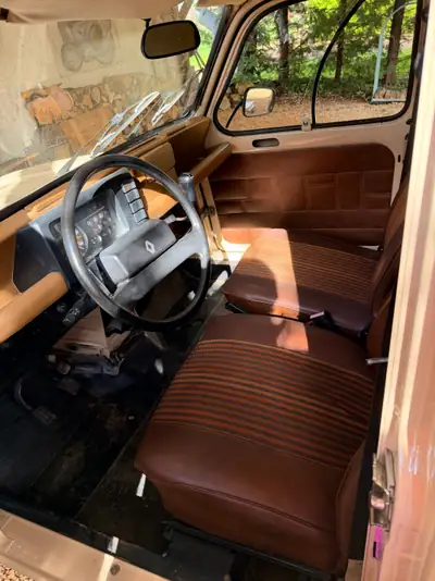 Renault R4 F6 Fourgonnette — L'utilitaire vintage en parfait état, 72'000 km — arrière