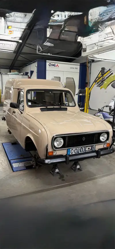 Renault R4 F6 Fourgonnette — L'utilitaire vintage en parfait état, 72'000 km — côté