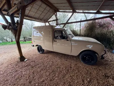 Renault R4 F6 Fourgonnette — L'utilitaire vintage en parfait état, 72'000 km — vue extérieure