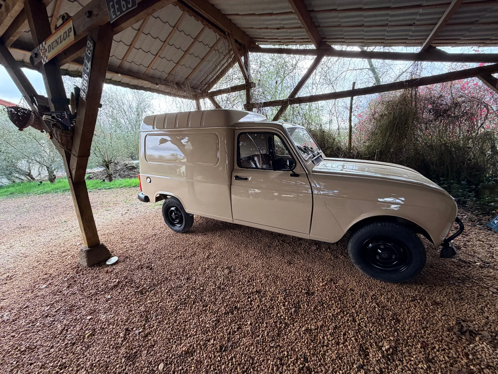 Renault R4 F6 Fourgonnette — L'utilitaire vintage en parfait état, 72'000 km