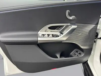 Mercedes-Benz GLC 400 4matic — SUV électrique 489 ch, prestations premium — Miniature 15