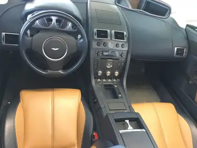 Aston Martin V8 Vantage Cabriolet — Sportivité britannique, 52000 km seulement — intérieur