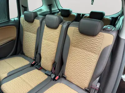 Opel Zafira Tourer 1.4 Turbo — Monospace 7 places automatique, entretien complet — intérieur