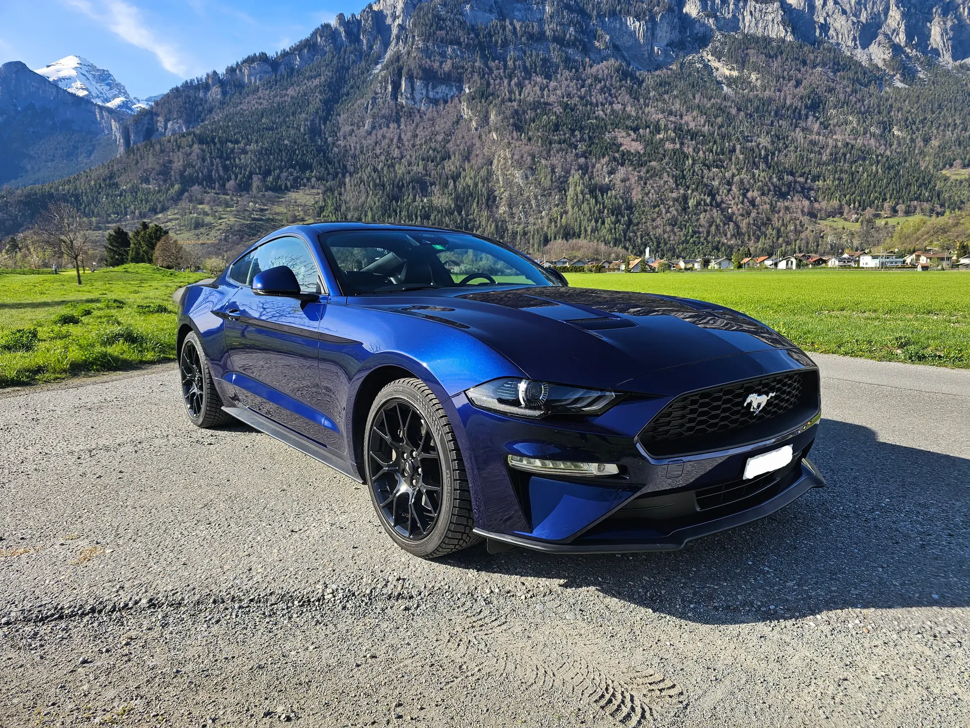 Ford Mustang Fastback 2.3 Automat — L'icône américaine à transmission automatique — Außenansicht