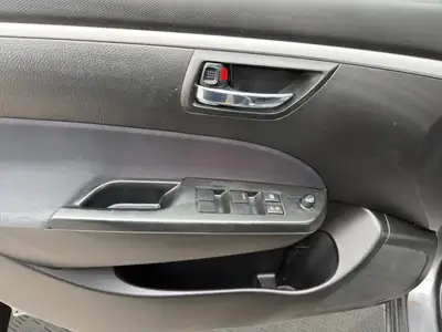 Suzuki Swift 1.2i 16V GL 4x4 — Citadine polyvalente tout-terrain, 193'000 km — Thumbnail 12