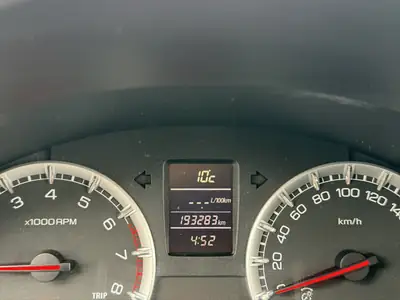 Suzuki Swift 1.2i 16V GL 4x4 — Citadine polyvalente tout-terrain, 193'000 km — Thumbnail 11