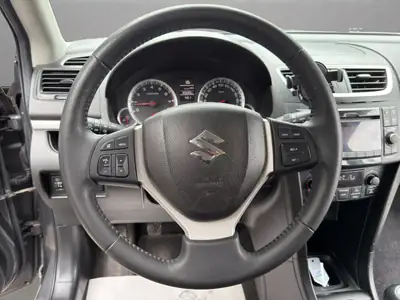 Suzuki Swift 1.2i 16V GL 4x4 — Citadine polyvalente tout-terrain, 193'000 km — Thumbnail 10