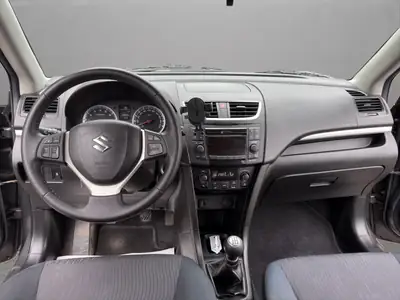 Suzuki Swift 1.2i 16V GL 4x4 — Citadine polyvalente tout-terrain, 193'000 km — Thumbnail 14