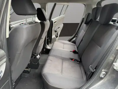 Suzuki Swift 1.2i 16V GL 4x4 — Citadine polyvalente tout-terrain, 193'000 km — Thumbnail 13
