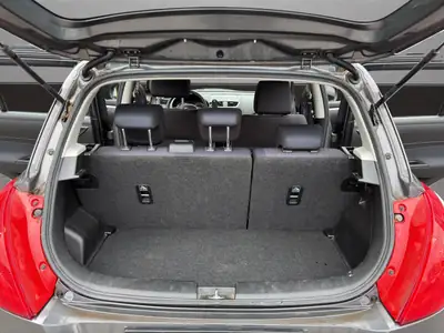 Suzuki Swift 1.2i 16V GL 4x4 — Citadine polyvalente tout-terrain, 193'000 km — Thumbnail 19