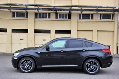 BMW X6 M50d Steptronic — SUV coupé puissant, 381 ch diesel et transmission automatique — Seitenansicht