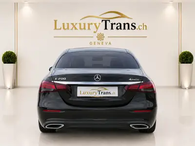 Mercedes-Benz E 200 4Matic Avantgarde — Berline premium allemande, 110 000 km, transmission intégrale — vista posteriore