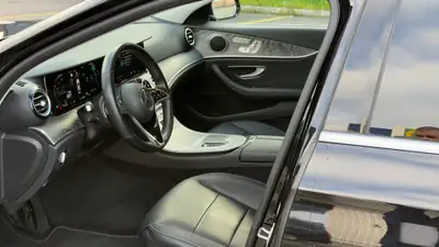 Mercedes-Benz E 200 4Matic Avantgarde — Berline premium allemande, 110 000 km, transmission intégrale — cruscotto
