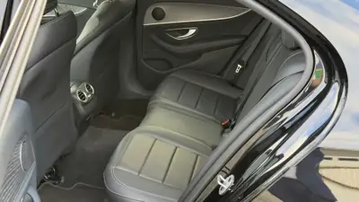 Mercedes-Benz E 200 4Matic Avantgarde — Berline premium allemande, 110 000 km, transmission intégrale — Miniatura 7