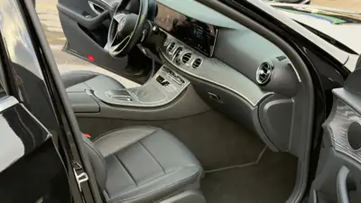 Mercedes-Benz E 200 4Matic Avantgarde — Berline premium allemande, 110 000 km, transmission intégrale — Miniatura 9