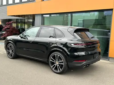 Porsche Cayenne 3.0 V6 — SUV premium 2025, 6000 km, équipement prestige — rear view